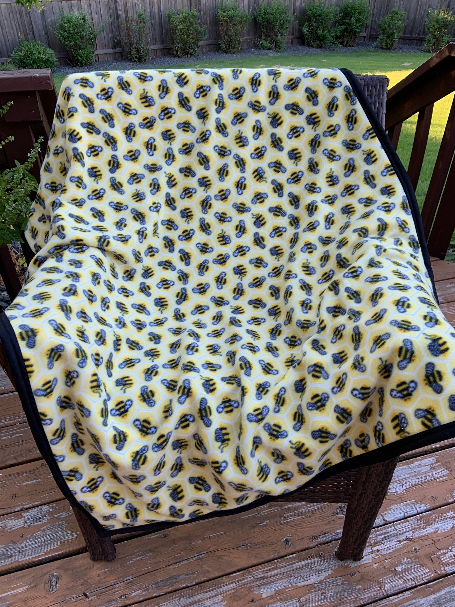 Busy Bees Fleece throw